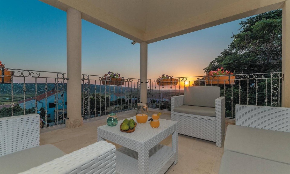 Kolan Apartment | 1 bedroom beach front apartment in Kolan
