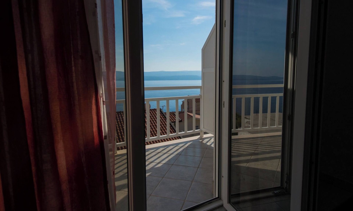 Ruskamen Apartment | 103 room with balcony, sea view & hot tub access