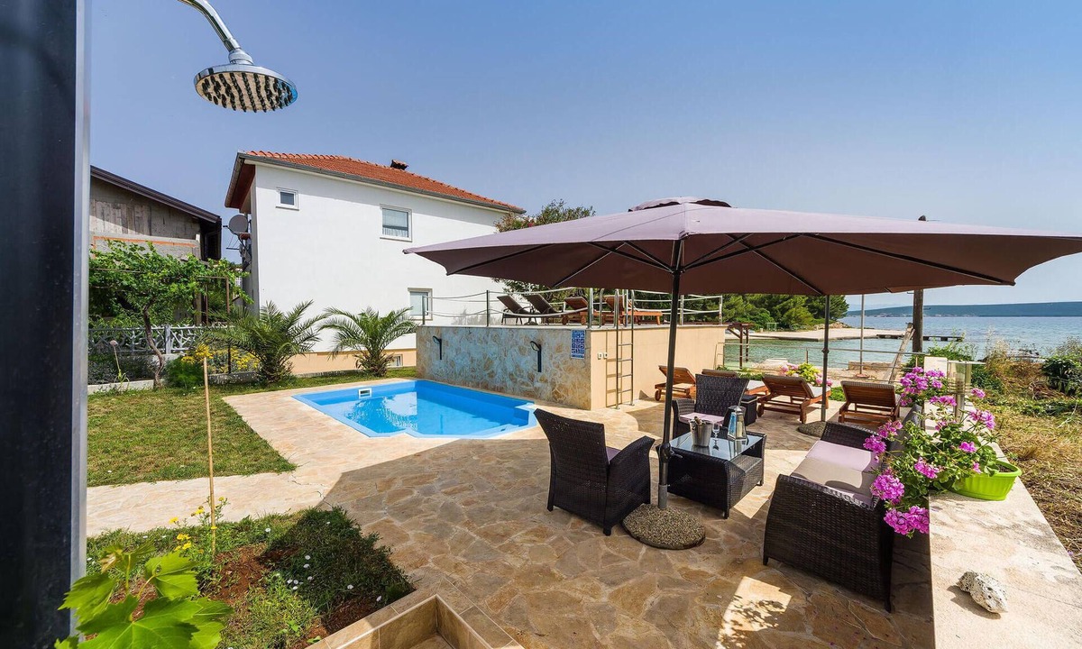 Zdrelac Apartment | 2 bedroom beach front apartment in Zdrelac