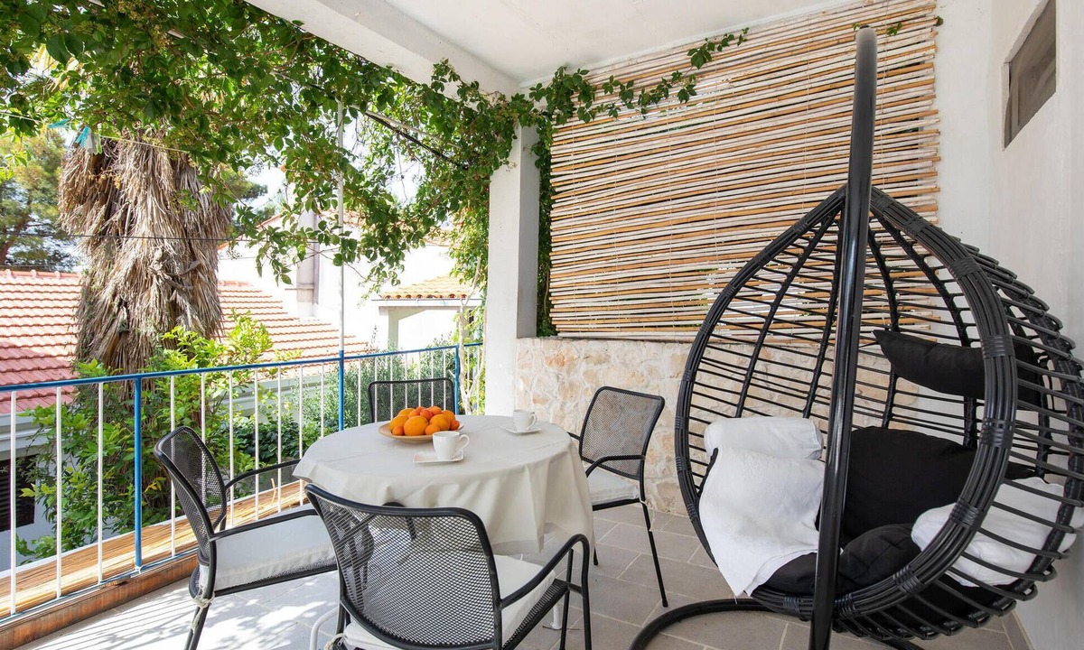 Klek Apartment | 2 bedroom beach front apartment in Klek