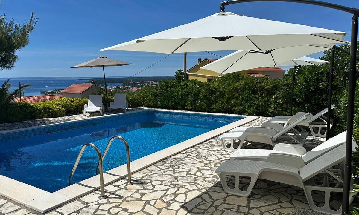 Banjol Apartment | 3 bedroom awesome apartment in Rab
