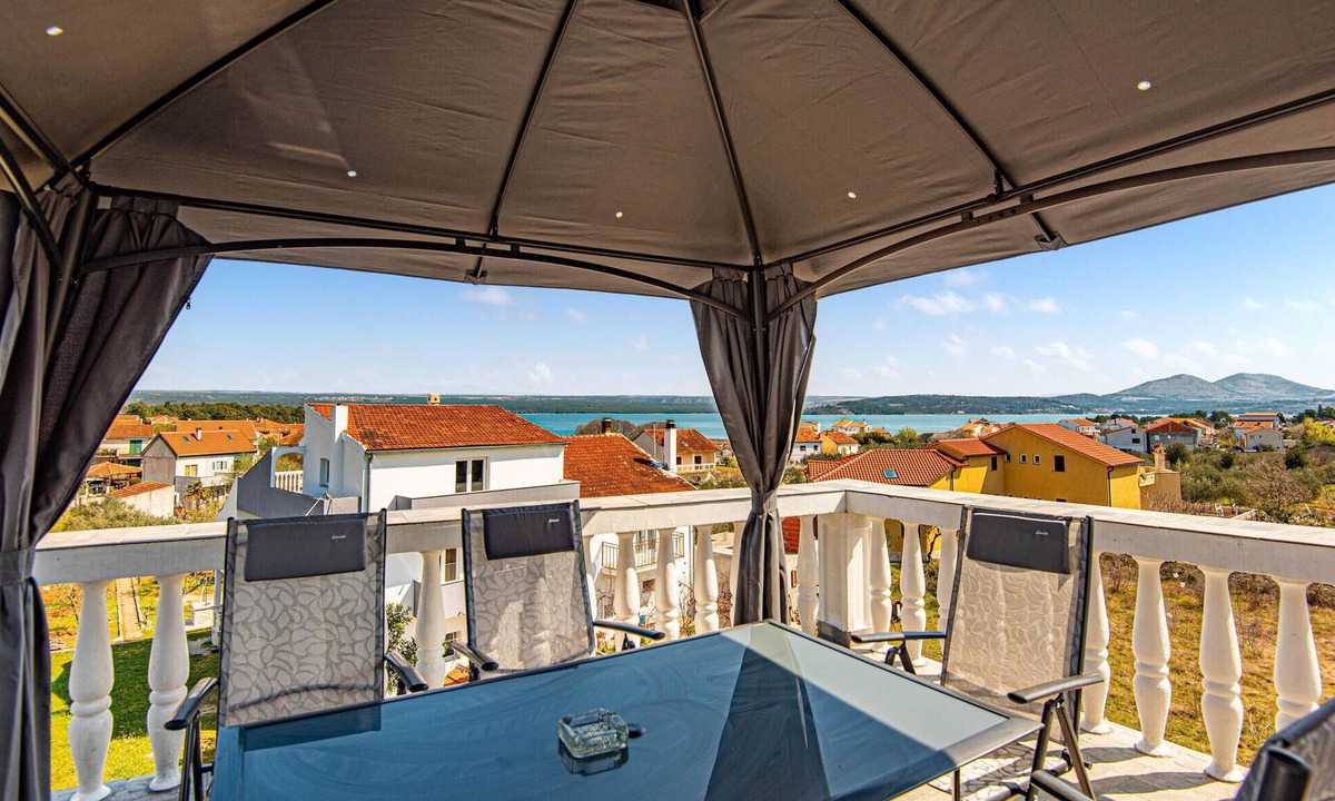 Raslina Apartment | 5 bedroom lovely apartment in Raslina
