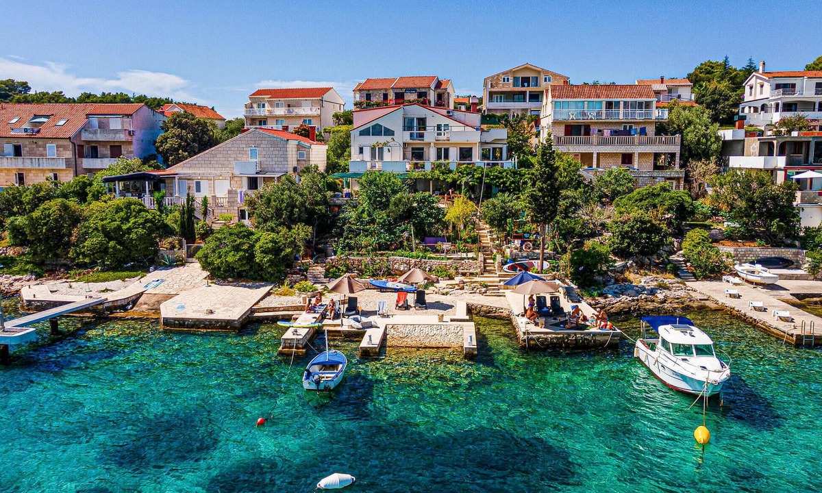 Lumbarda Apartment | Amazing apartment in Lumbarda with WiFi