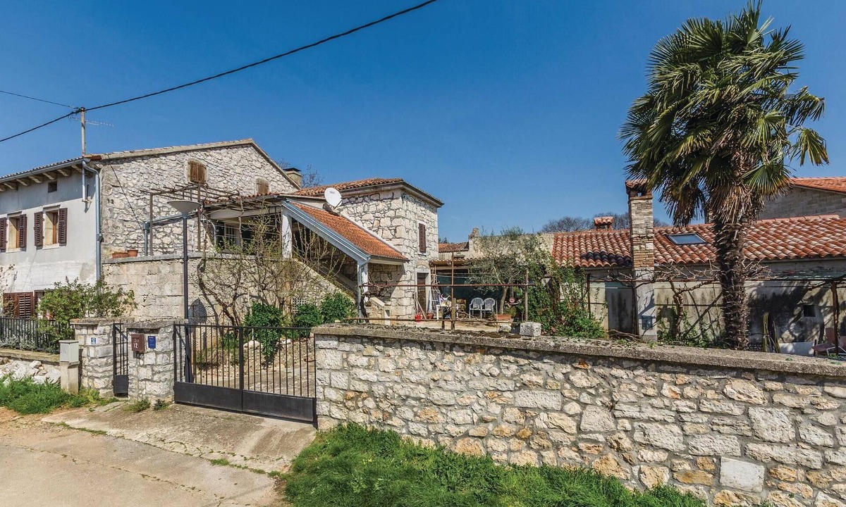 Flengi Apartment | Amazing apartment in Vrsar with WiFi
