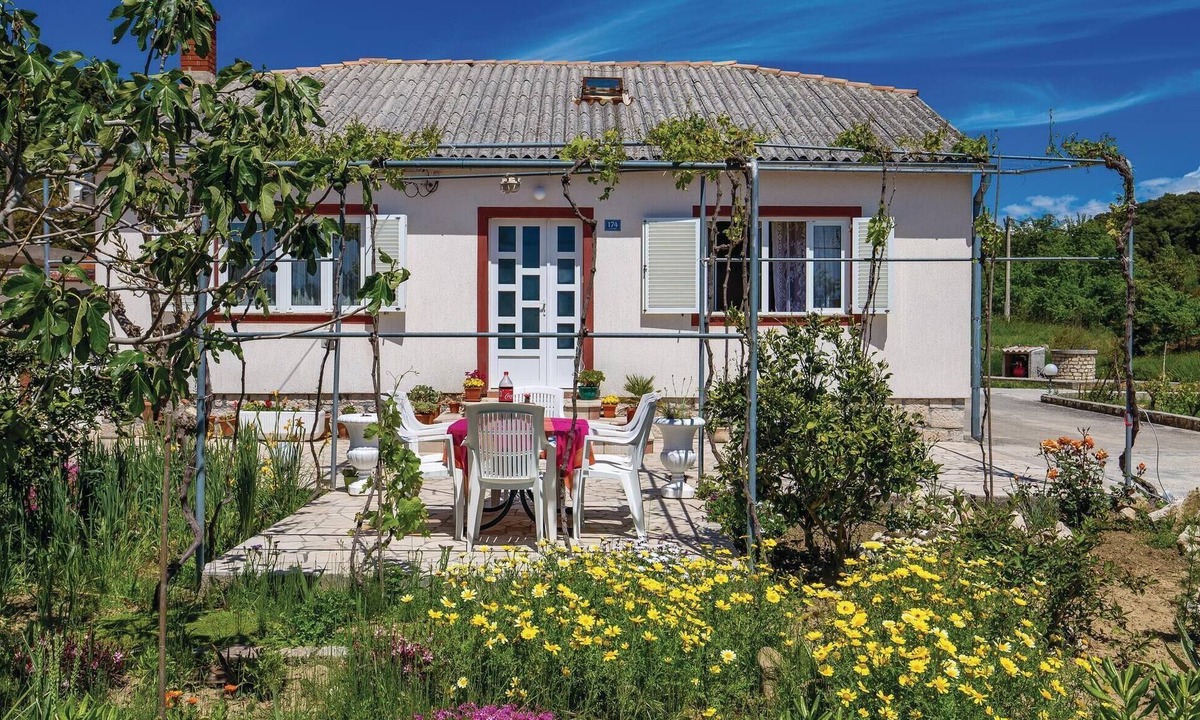 Kampor House | Amazing home in Kampor with WiFi