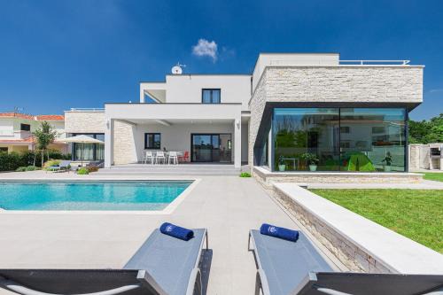 Vrvari Villa | Anni