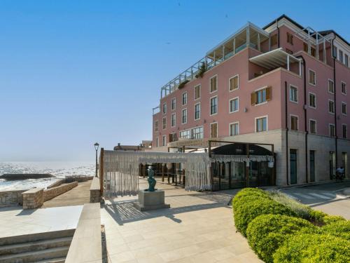 Novigrad Apartment | Apartment Aparthotel Rotonda Inn-1 by Interhome