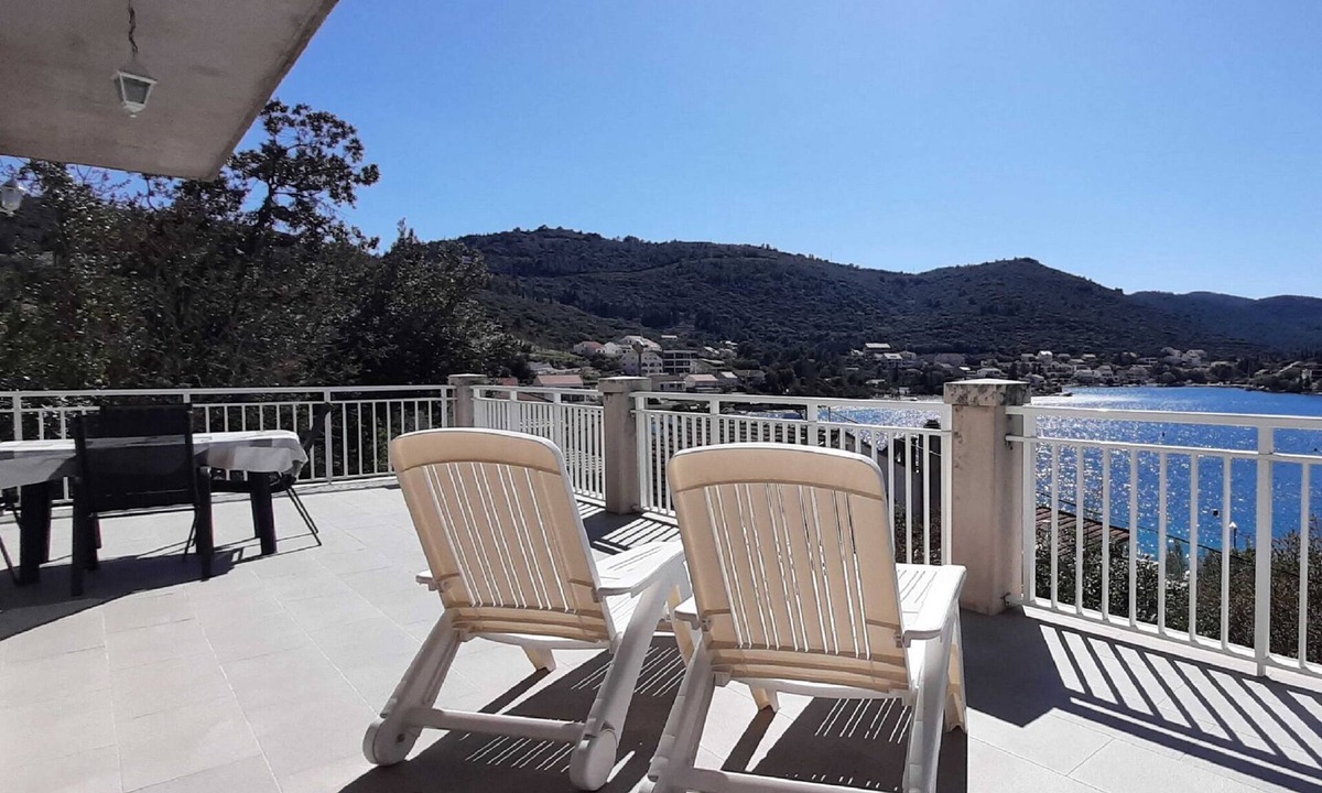 Zrnovo Apartment | Apartment Classic Korčula - Two Bedroom Apartment with Terrace and Sea View