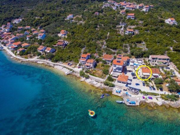 Mali Iz Apartment | Apartment Davor - 20m from sea : A1 Mali Iz (Island Iz), Zadar riviera