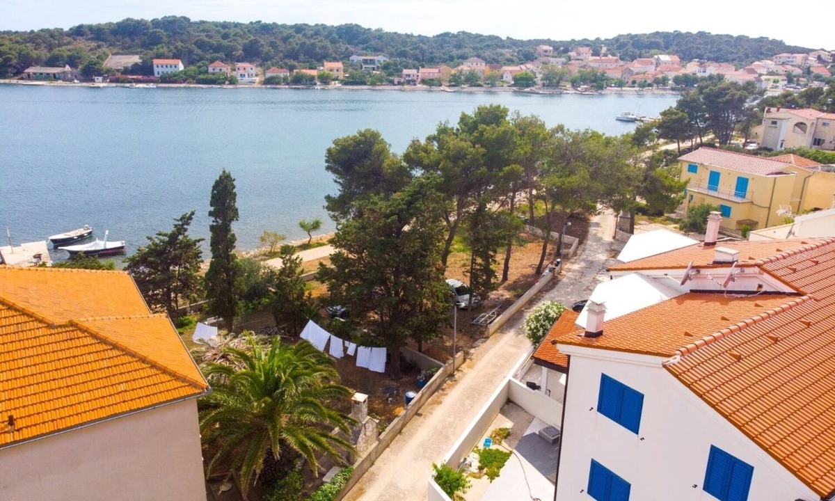 Verunic Apartment | Apartment Goran - 30m close to the beach: - Verunic, Island Dugi otok, Croatia