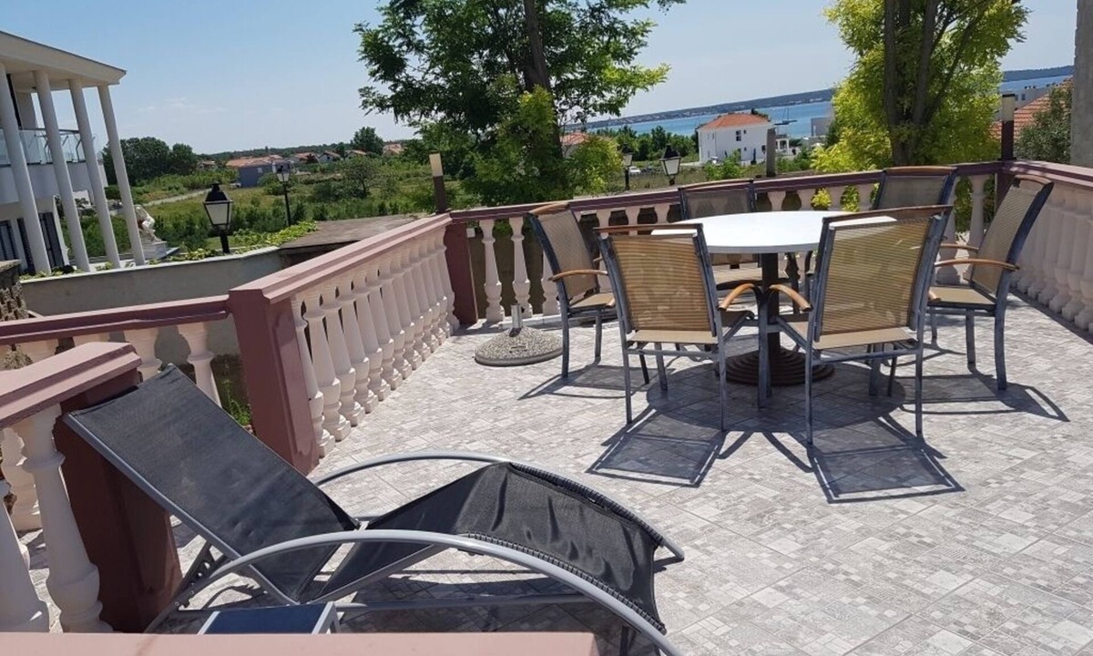 Privlaka Apartment | Apartment in Privlaka with Balcony, Air condition, WIFI, Dishwasher (878-1)
