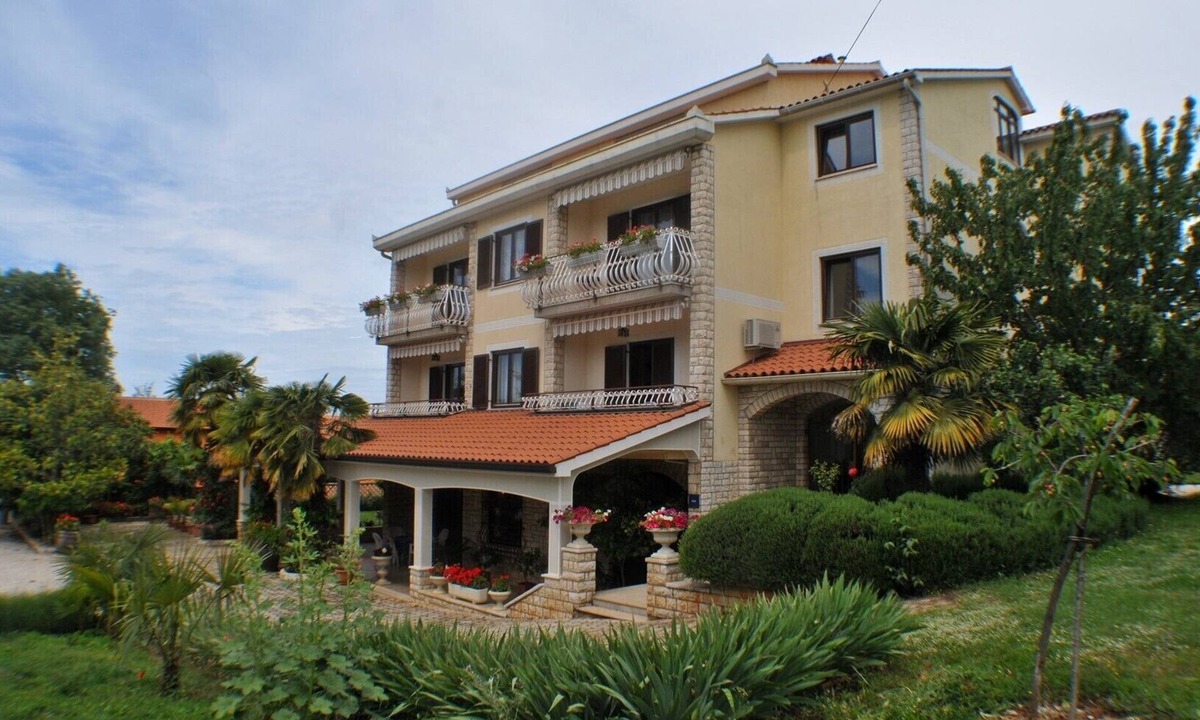 Vabriga Apartment | Apartment Liliana 2 with Garden View
