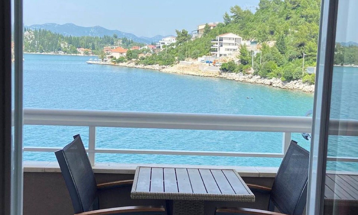Blace Apartment | Apartments Tiho & Jelena- One Bedroom Apartment with Balcony and Sea View (Maestral)