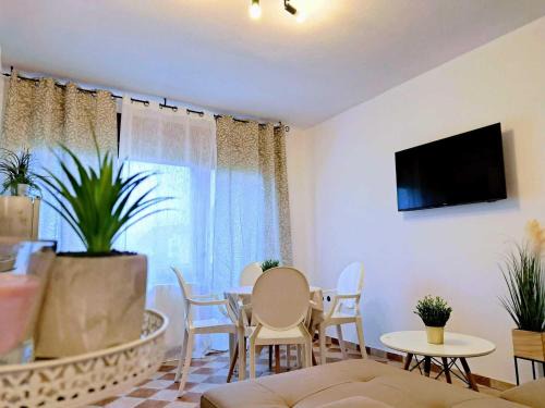 Dreznik Grad Apartment | Apartments Villa Mavi-Two Bedroom Apartment with Balcony A2