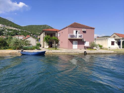 Ploce Apartment | Apartments with hot tub Rogotin, Neretva Delta - Usce Neretve - 23141