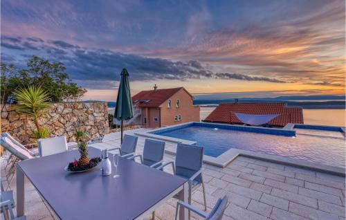 Klanfari Apartment | Awesome Apartment In Dramalj With Sauna