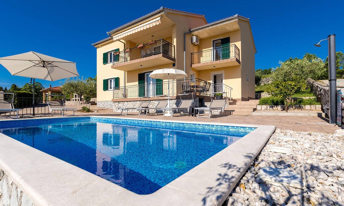 Linardici Apartment | Awesome apartment in Krk with private swimming pool, can be inside or outside