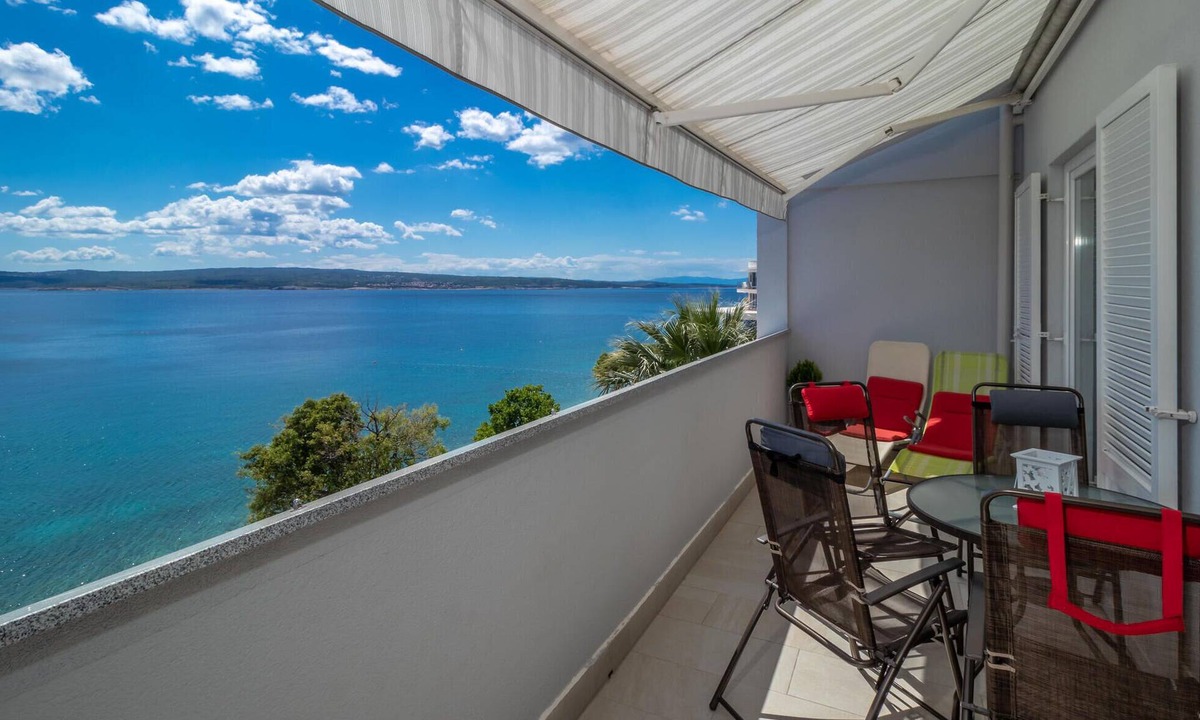 Selce Apartment | Awesome apartment in Selce with house sea view