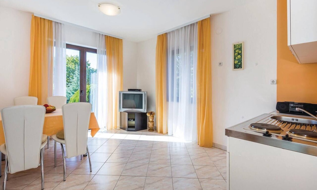 Sarsoni Apartment | Beach front apartment in Matulji with WiFi