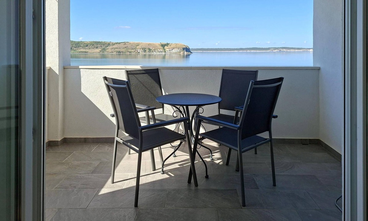 Rtina Apartment | Beach front apartment in Rtina with WiFi