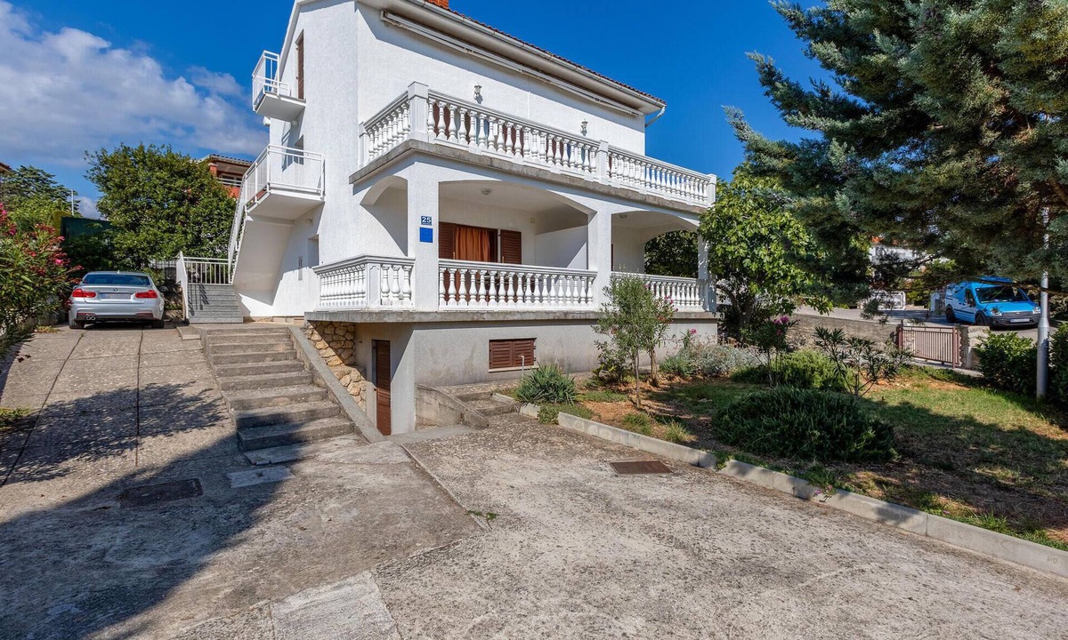 Krk Apartment | Beach front apartment in Krk with WiFi
