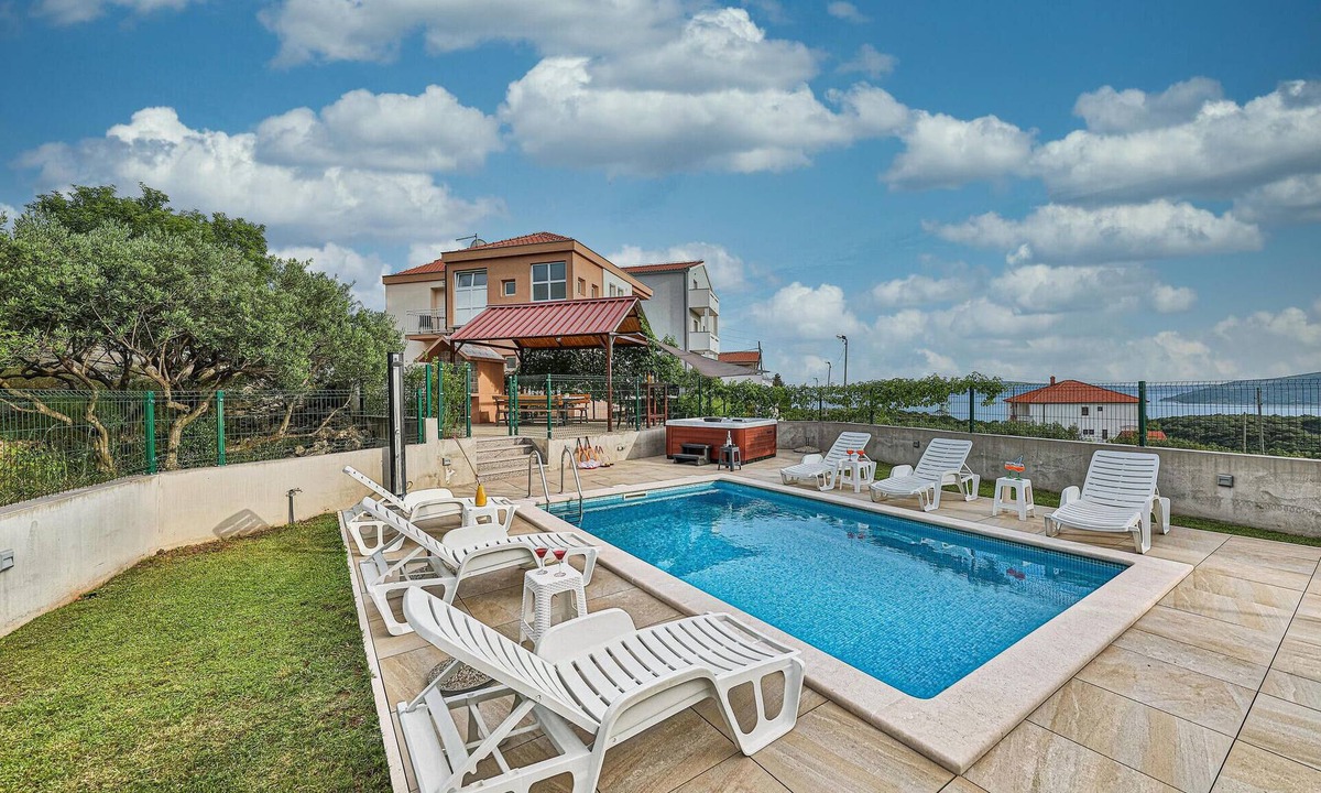 Seget Vranjica House | Beach front home in Seget Donji