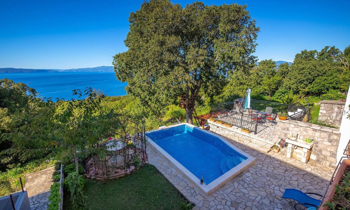 Maracici House | Beach front home in Kostrena