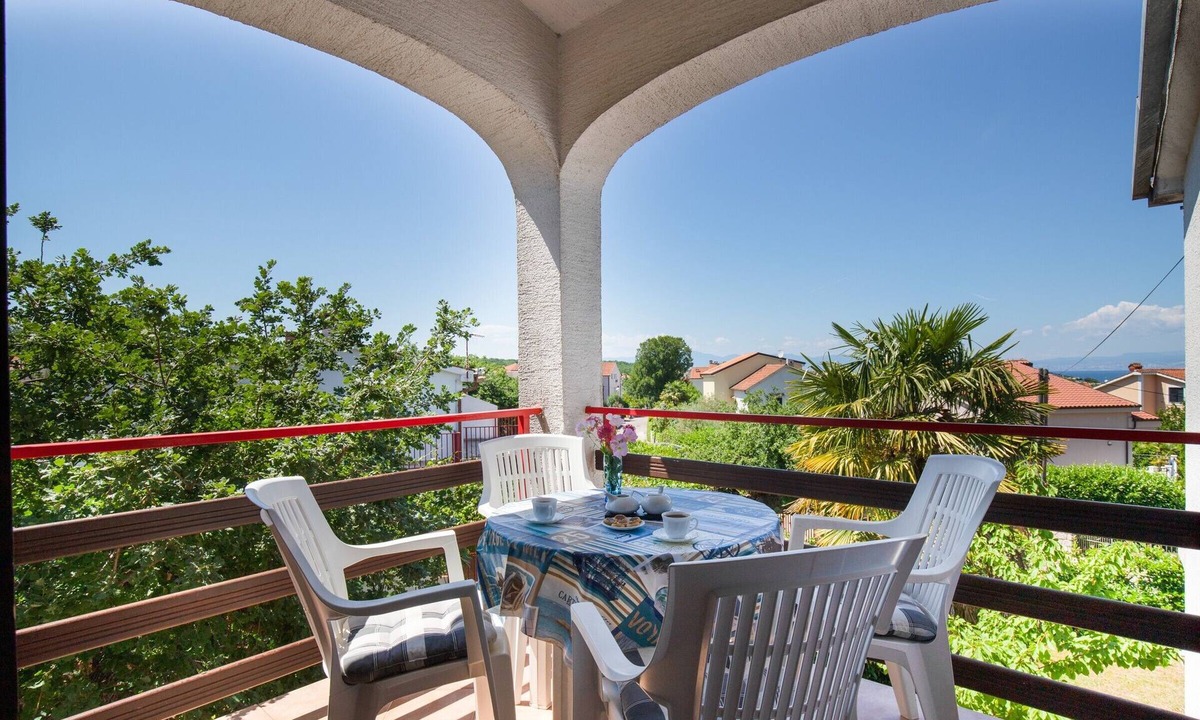 Vantacici Apartment | Beach Garden Apartment 3 with Private Parking, Malinska, Croatia