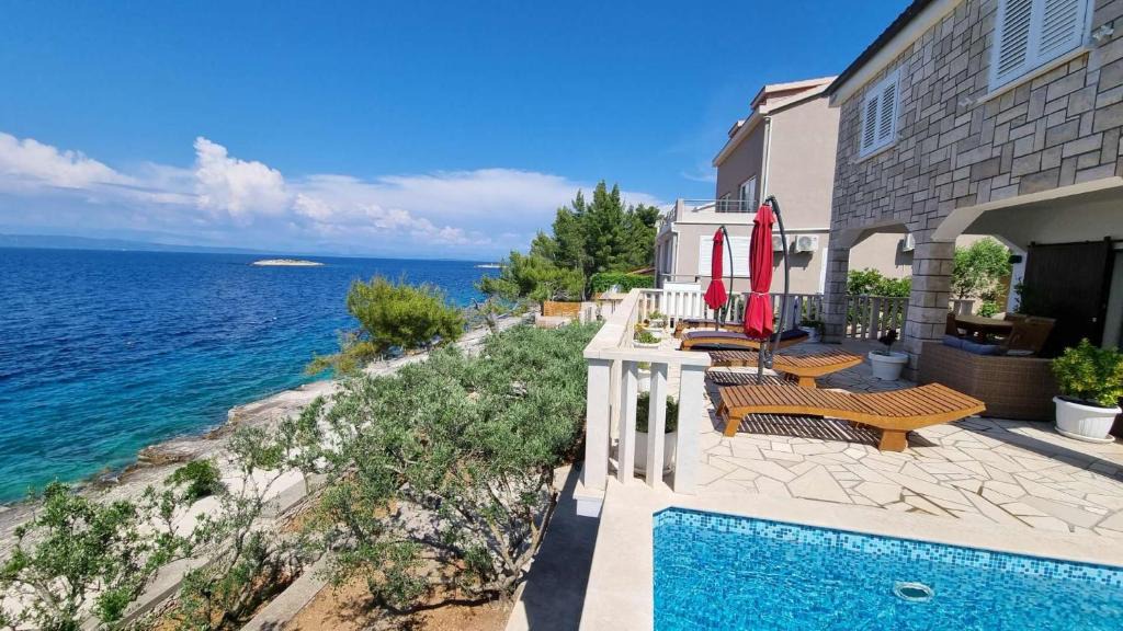 Prigradica Villa | Beachfront Villa Dream with pool