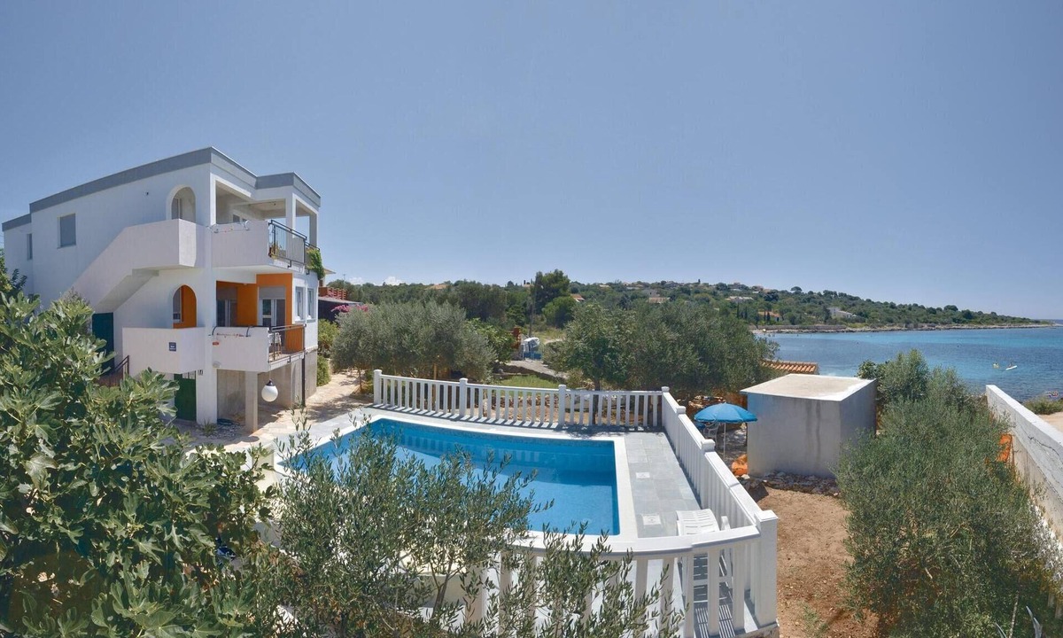 Drvenik Mali Apartment | Beautiful apartment in Drvenik Mali with sauna