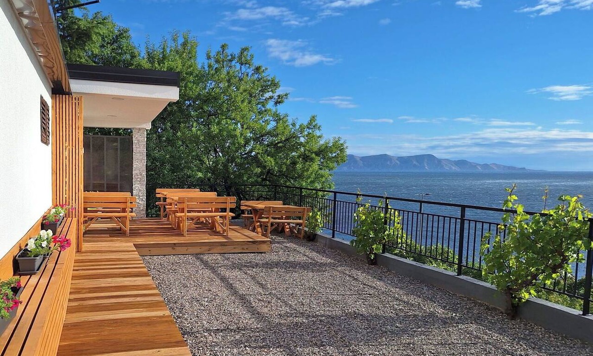 Vratarusa Apartment | Beautiful apartment for 4 people with WIFI, A/C, TV and patio