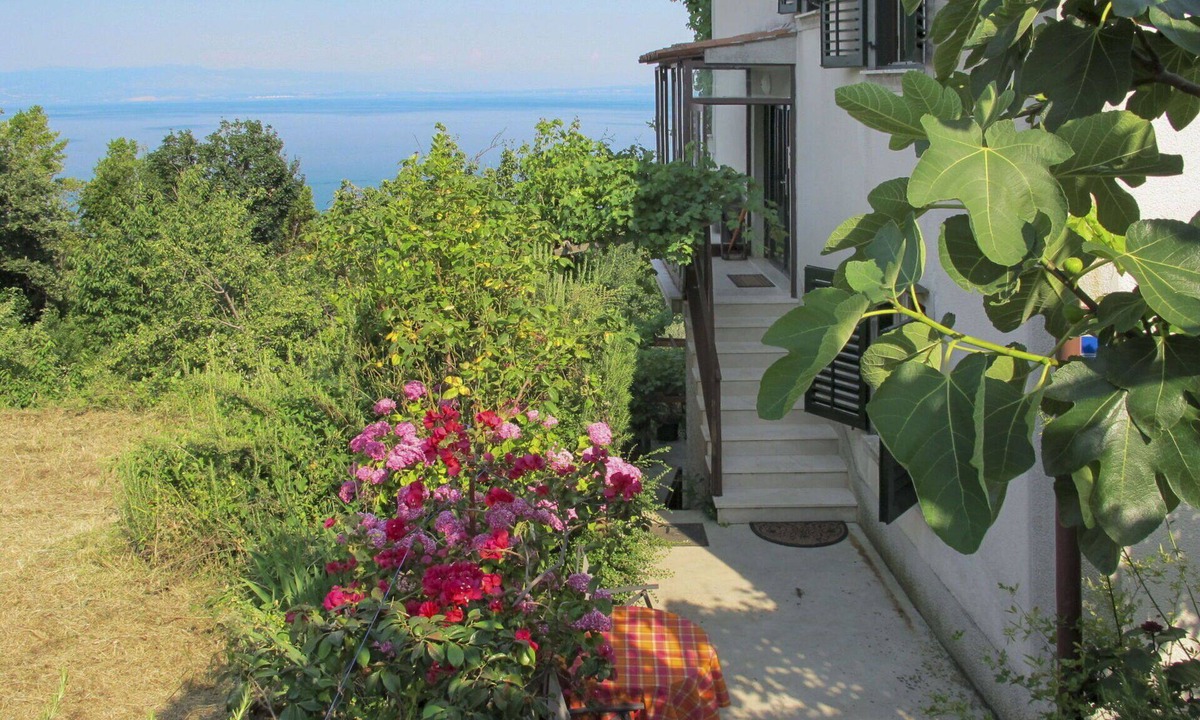 Mosenice Apartment | Beautiful apartment for 4 guests with A/C, WIFI, TV and terrace