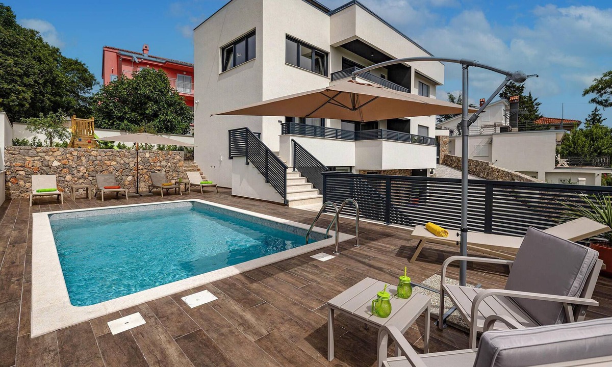 Novi Vinodolski House | Beautiful home in Novi Vinodolski with sauna