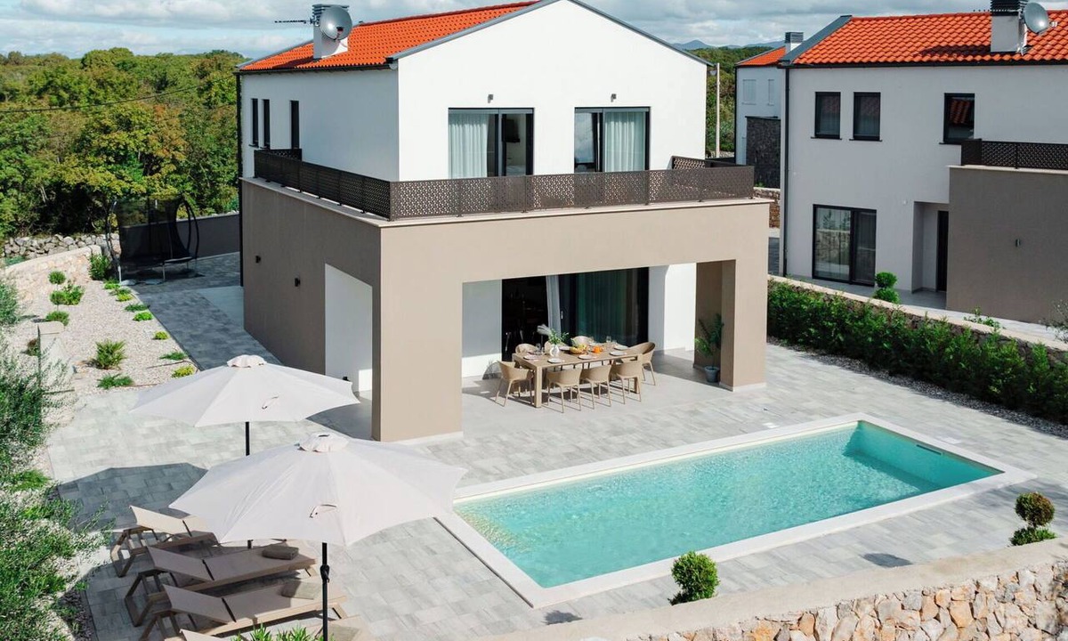 Kras Villa | Beautiful private villa with private pool, A/C, WIFI, TV, terrace, pets allowed and panoramic view
