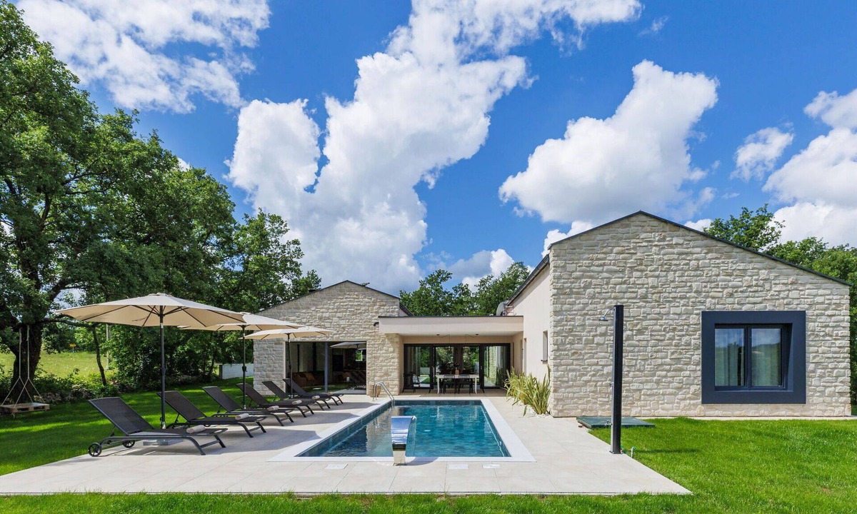 Krculi Villa | Beautiful private villa for 6 people with A/C, private pool, WIFI, TV and terrace