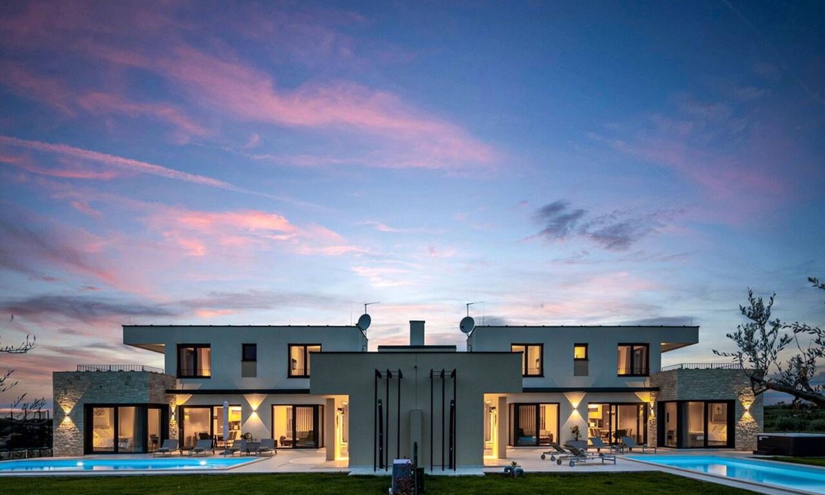 Nova Vas Villa | Beautiful private villa with WIFI, private pool, A/C, hot tub, TV, terrace and pets allowed