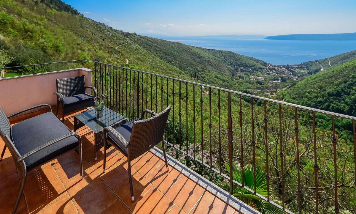 Sucici House | Beautiful villa for 6 guests with A/C, WIFI, TV, terrace, panoramic view and parking