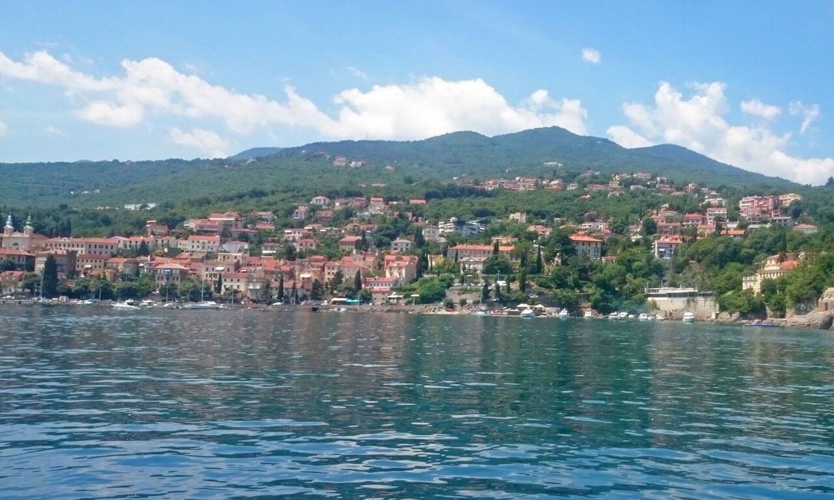 Volosko House | Beautiful villa for 8 guests with A/C, WIFI, TV, terrace and pets allowed