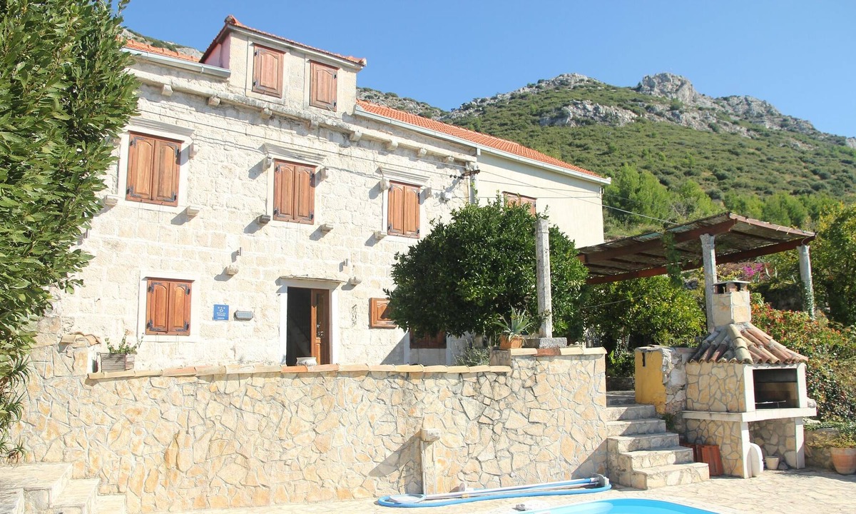 Viganj Villa | Beautiful Villas ideal for large groups with Superb Views and Private Pool