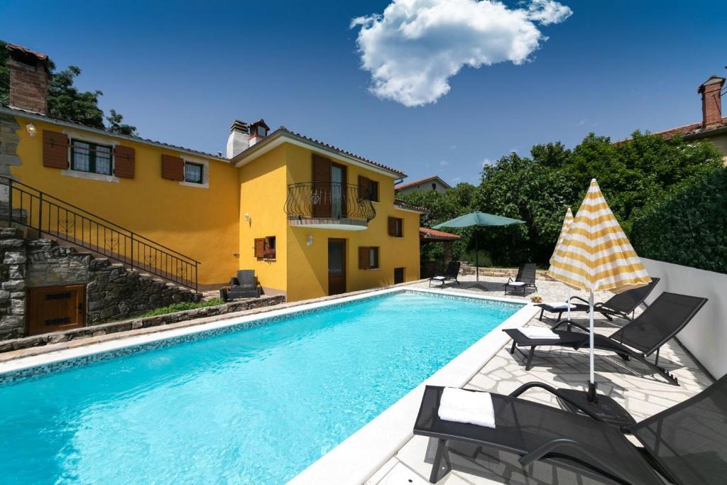 Purgarija Cepic House | Casa Mikales
