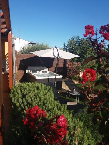 Kastelir House | Casa Mirelia - Holiday home for two with garden and whirlpool