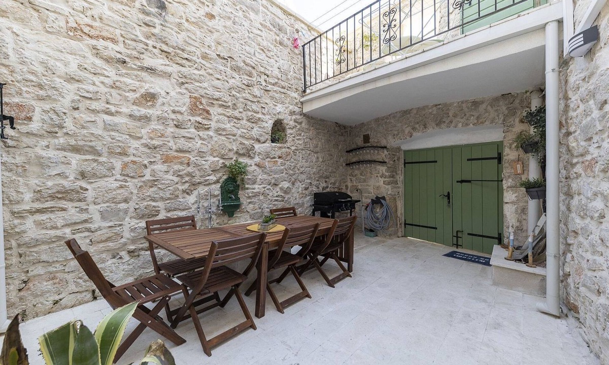 Betina Villa | Charming stone villa in Betina