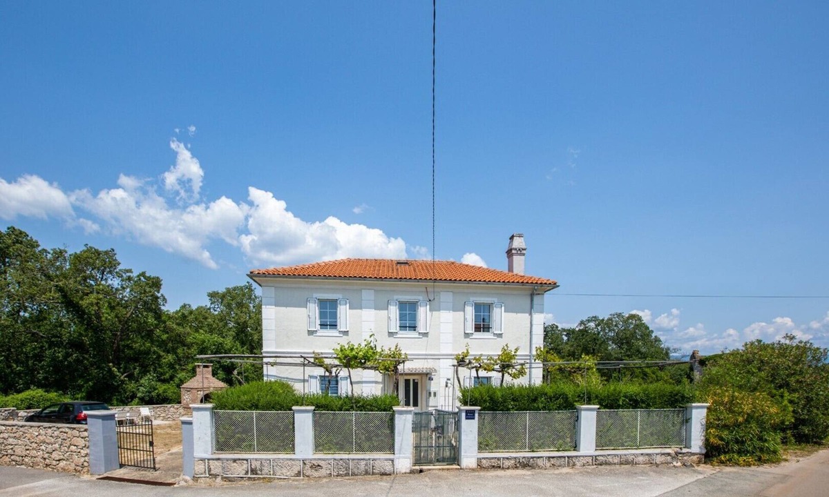 Rasopasno Apartment | Comfortable and economical apartment with private parking on the island of Krk