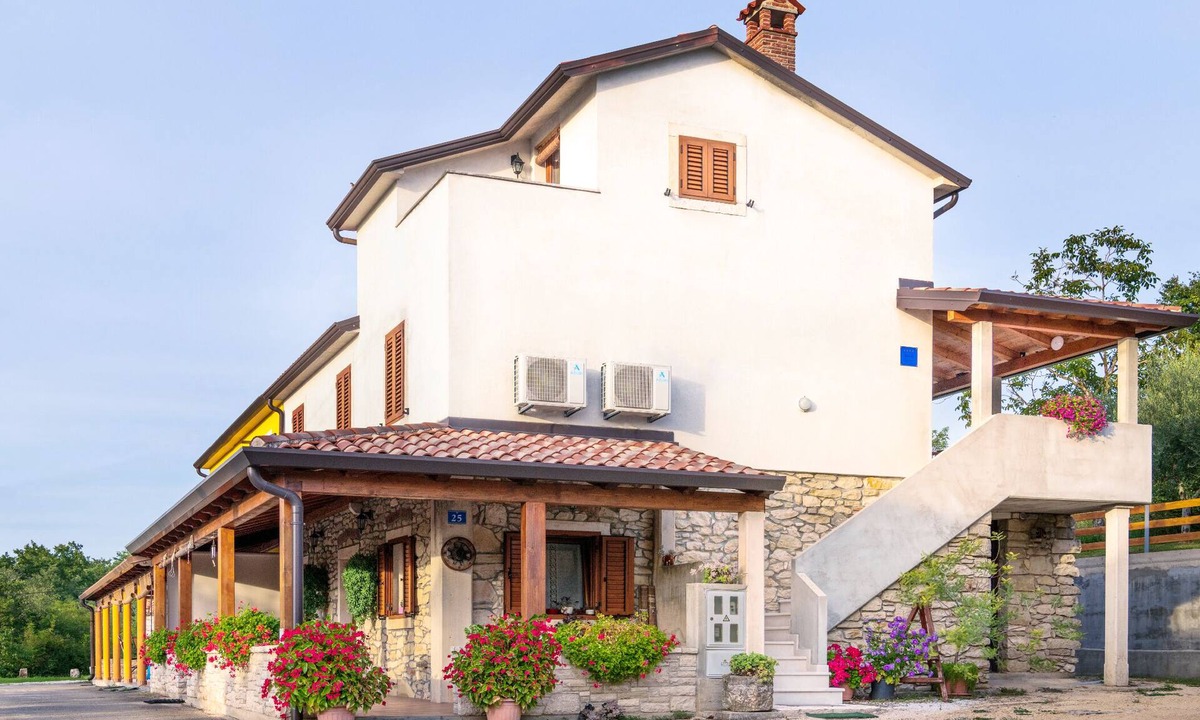 Vardica Apartment | Comfortable Apartment with Attic in a Peaceful Village