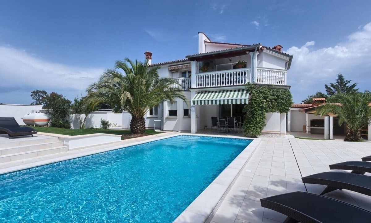 Stinjan Villa | Comfortable Villa Ajda with sea view and heated pool