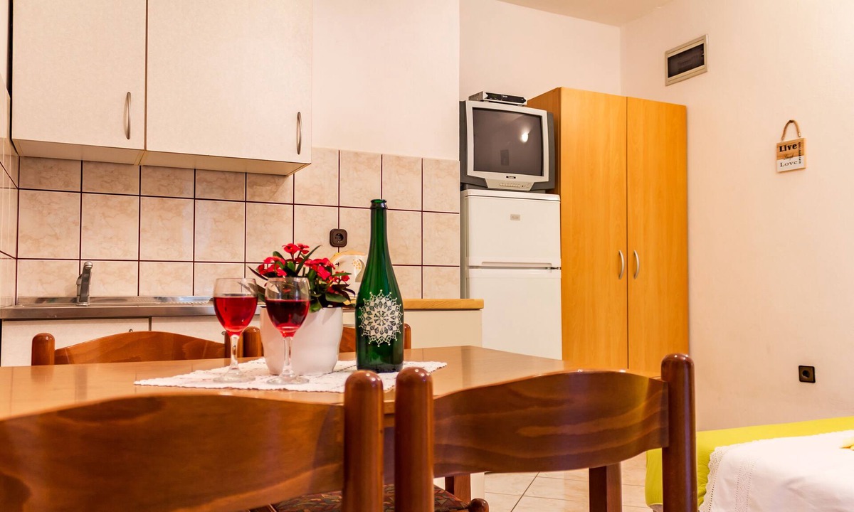 Pag Apartment | Comfy Little Couple Apartment a3