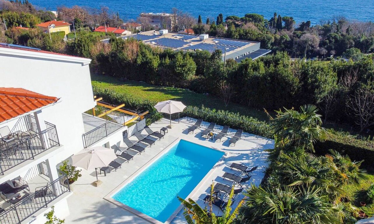 Opric Apartment | Cosy apartment for 5 guests with pool, WIFI, A/C, TV and terrace