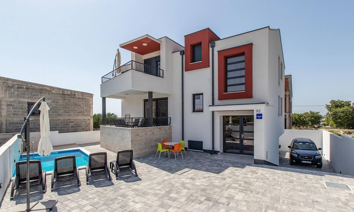 Vrsi Apartment | Cozy apartment in Vrsi with outdoor swimming pool