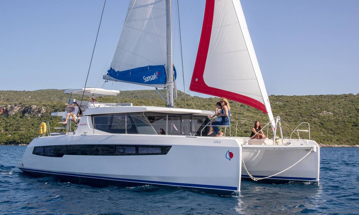 Komolac Boat Rental | Dubrovnik Delight: A Sun-Kissed Sailing Experience