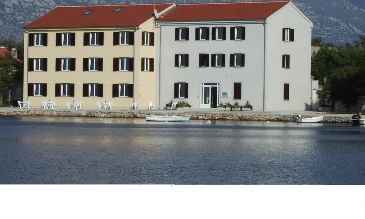 Vinjerac Apartment | Duplex-Apartment mit Blick auf das Meer und den Garten by Interhome